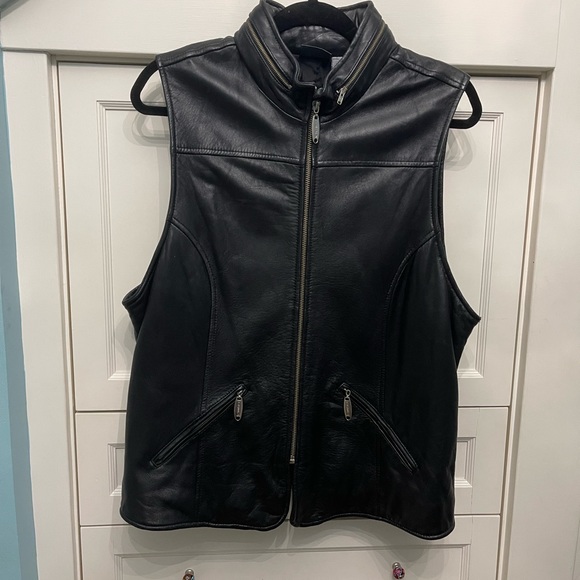 Black leather vest by Liz Wear. Hidden hood if needed. - Picture 1 of 3